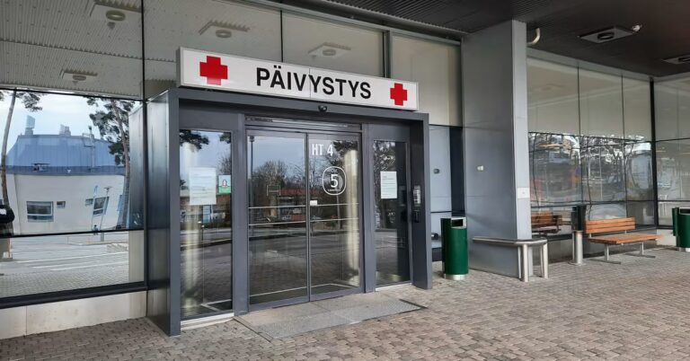 Kuva Satasairaalan nykyisen päivystyksen edestä.